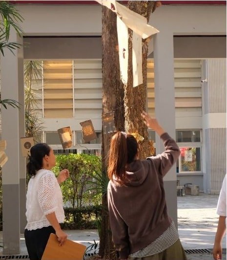 Installing hanging leaf elements.